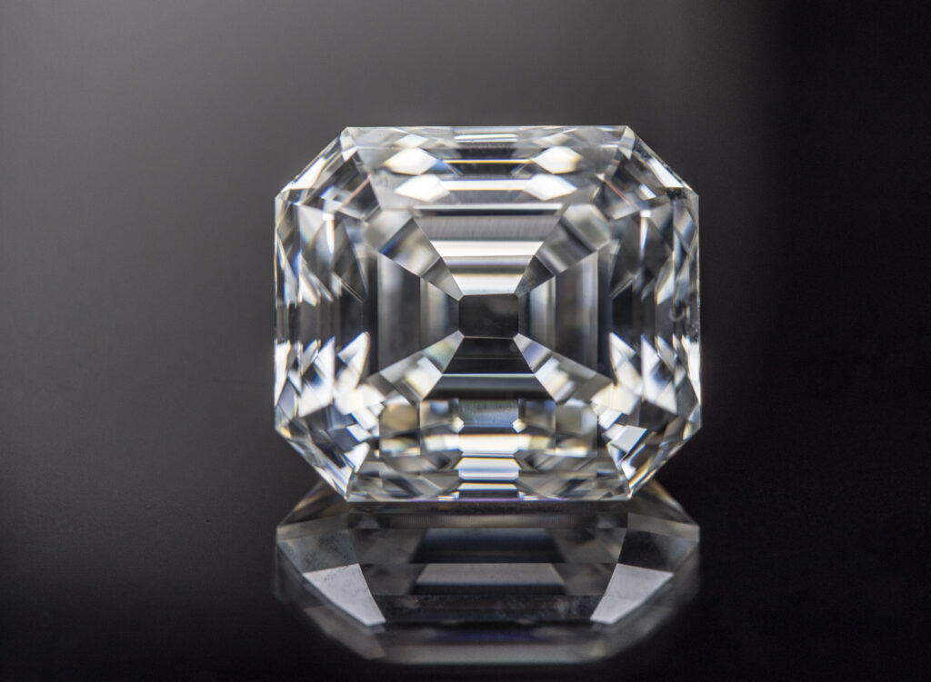 This image has an empty alt attribute; its file name is Little-known-facts-about-shapes-of-diamonds4-1024x751.jpeg